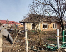 По Новогродівці вдарили бомбою: є жертви та руйнування