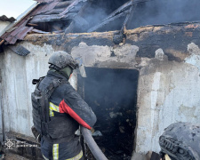 У Покровську внаслідок обстрілів горіли будинки - ДСНС