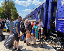 98 жителів Донеччини, включно з 29 дітьми, евакуювались на захід України