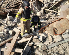 В Покровському районі після обстрілу рятувальники дістали з-під завалів тіло загиблої жінки