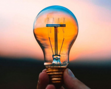 Чому погодинні відключення електроенергії відбуваються нерівномірно: пояснення Укренерго