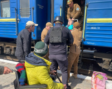 З Покровська триває евакуація на спеціальному потязі: як виїхати