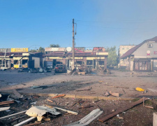 Росія вдарила керованою бомбою по центру Добропілля: четверо загиблих і десятки поранених