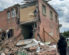 Троє поранених і десятки зруйнованих будинків: наслідки ворожих атак на Донеччину