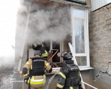 Рятувальники ліквідували дві пожежі у Покровську, спричинені обстрілами