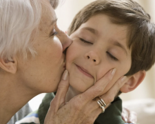 Пенсіонерам доплачуватимуть за онуків: які умови треба виконати