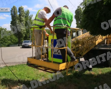 У Покровську відновлюють світлофор та оновлюють дорожні знаки