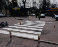 У Покровську на дорогах оновлюють розмітку: де вже впорались