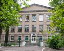 Дев’ять шкіл Покровської громади призупиняють роботу: що відомо