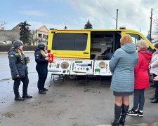 В Покровському районі курсує мобільний клас з мінної безпеки: як він працює