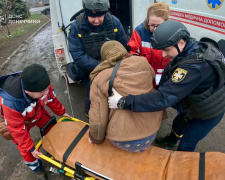 У Покровську співробітники ДСНС врятували поранених жінок - деталі обстрілу