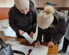 В Новогродівській громаді жителі отримують сертифікати на відновлення житла