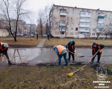 Весняна толока: як комунальники наводять лад на вулицях Покровська