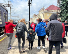 Сім’ї з дітьми з Донеччини переїжджають до Закарпаття: як евакуюватися