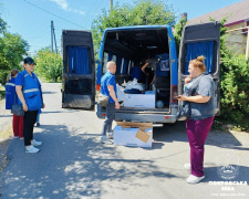 У Покровську після обстрілу жителі отримали допомогу від благодійників: що видають