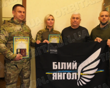Нагорода за мужність: поліцейських із підрозділу &quot;Білі янголи&quot; відзначили у Гродівській громаді