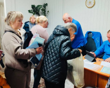 Покровське УСЗН у Дніпрі продовжує надавати допомогу евакуйованим мешканцям громади