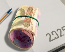 Пенсії для переселенців, українців за кордоном і на ТОТ: спрощені правила отримання