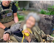 З Покровська евакуювали жінку, яка 15 днів лежала без їжі та допомоги