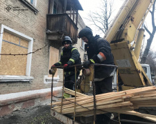 В Покровському районі ремонтують пошкоджені будинки внаслідок обстрілів