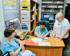 У Дніпрі видали гуманітарну допомогу людям з інвалідністю з Покровської ТГ: деталі