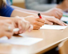 Четверо випускників Покровська склали НМТ на 200 балів: як їх нагородять