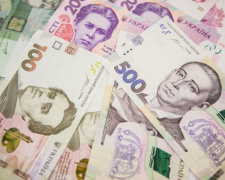 Українцям відсьогодні почали виплачувати по 1500 грн: хто отримає гроші