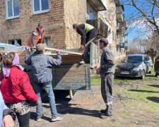 В Покровському районі ремонтують житло після обстрілів: в яких містах тривають роботи