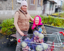 У Покровську соцпрацівники доставили овочеві набори нужденним