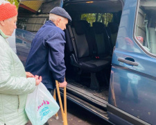 У Дніпрі продовжує працювати послуга «Соціальне таксі» для людей з інвалідністю
