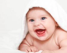 Виплати за народження дитини 2026: скільки платять і чому гроші приходять не одразу