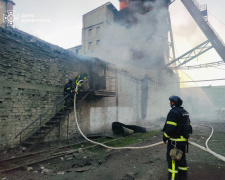 Рятувальники загасили серію пожеж у Покровському районі, спричинених обстрілами рф