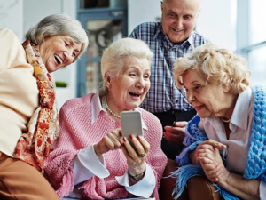 Кому підвищать пенсії після 65 років: у ПФУ пояснили умови та суму надбавки