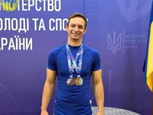 Самбіст Максим Гатаув із Покровська завоював «золото» та «бронзу» у столиці: що відомо