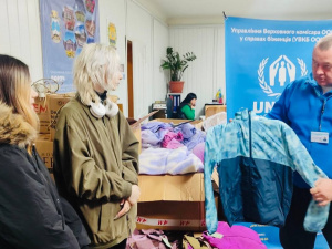 У Дніпрі ВПО з Покровська отримали одяг від благодійників