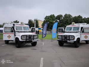 Рятувальники Донеччини отримали броньовані Land Rover від благодійників