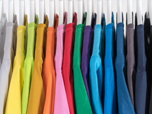 Для переселенців з Покровської ТГ поповнили “Шафу добра”: як отримати речі