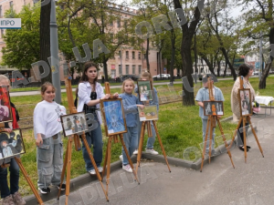 Насильство очима дітей: юні художники з Покровська представили свої роботи у Дніпрі