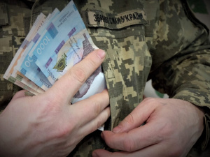 Одноразова винагорода у 70 тисяч гривень для військових: як отримати