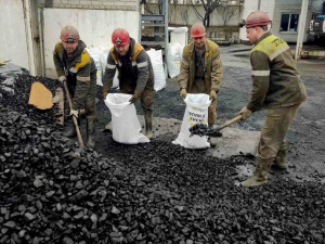 Шахтарі ДТЕК забезпечили українських військових вугіллям для обігріву