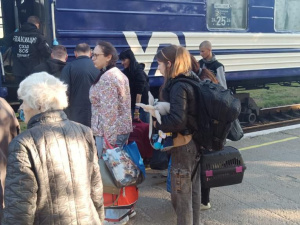 Жителі Донеччини евакуюються до безпечних регіонів: як виїхати
