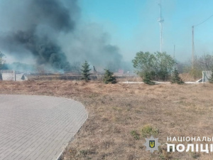 Ворог скинув авіабомбу на село в Покровському районі: серед поранених - діти