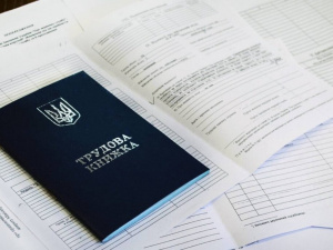 Пенсійний стаж можна буде підтвердити без трудової книжки: що потрібно знати