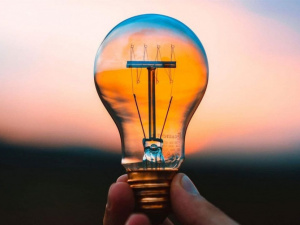 Чому погодинні відключення електроенергії відбуваються нерівномірно: пояснення Укренерго