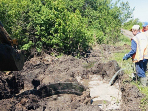 У Покровській ТГ комунальники ремонтують колектори: як працюють