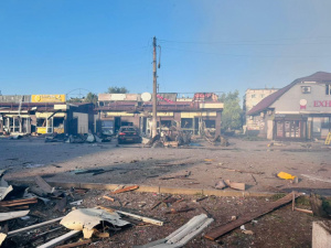 Росія вдарила керованою бомбою по центру Добропілля: четверо загиблих і десятки поранених