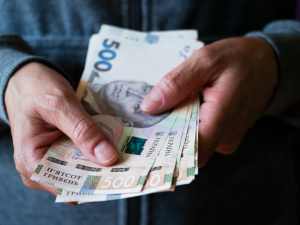 Кому з українців призначається базова соціальна допомога та як її отримати