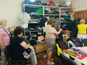 Допомога для жителів Покровської громади: у дніпровському хабі «Ми — Донеччина» триває видача речей