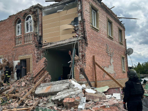 Троє поранених і десятки зруйнованих будинків: наслідки ворожих атак на Донеччину