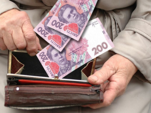 Хто з пенсіонерів має право на доплату в 944 гривні до пенсії